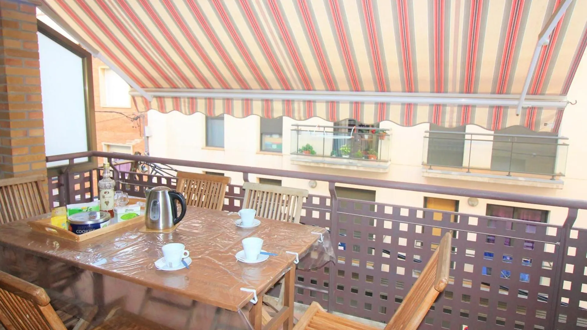 Apartamento Espacioso Con Terraza Y Barbacoa, A 200M De La Playa En Roses - Es-258-74