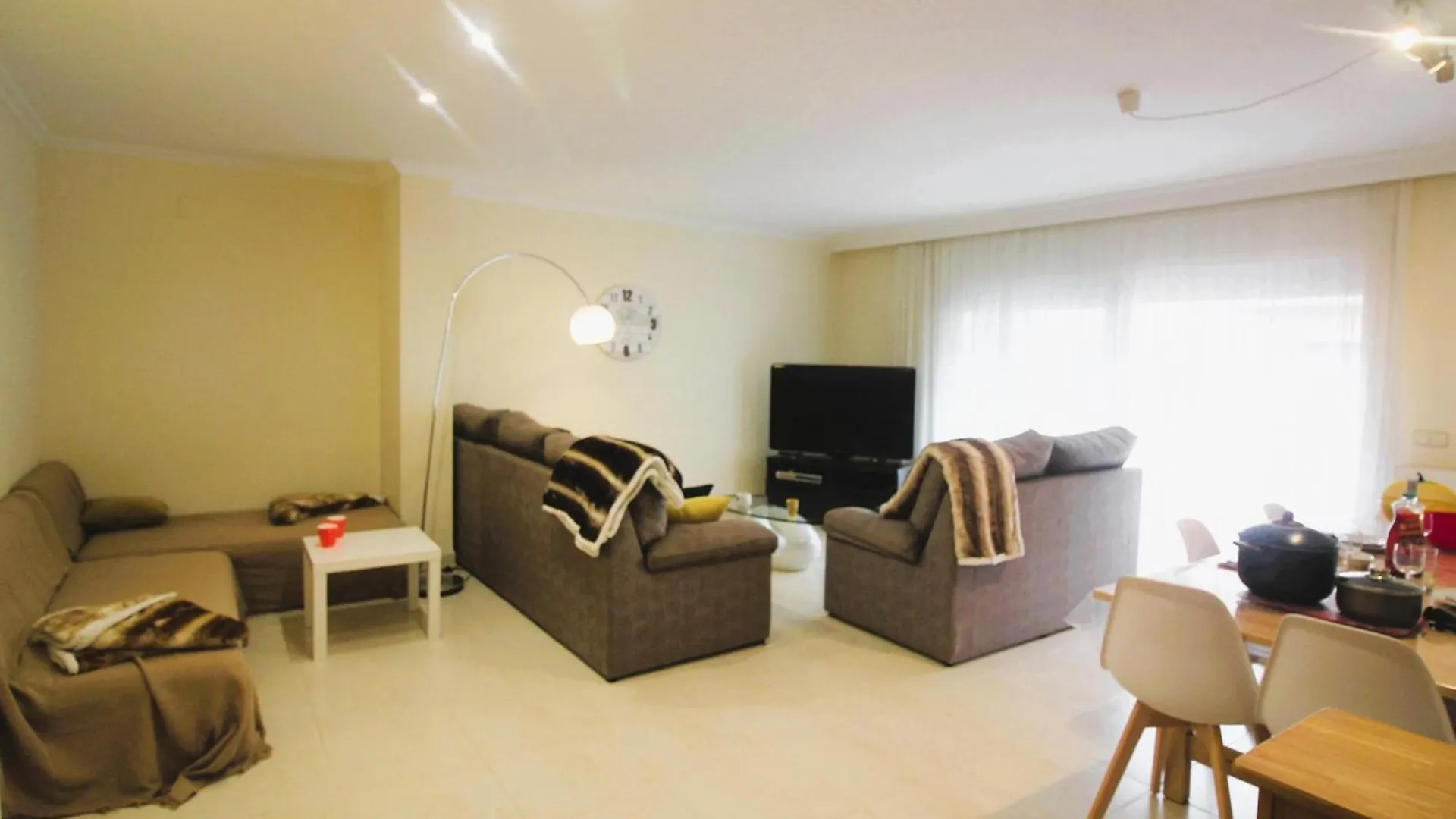 Apartment Apartamento Espacioso Con Terraza Y Barbacoa, A 200M De La Playa En Roses - Es-258-74
