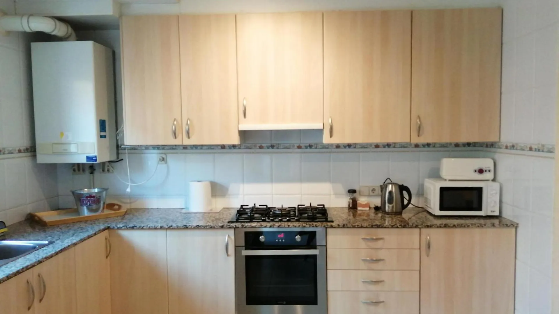 Apartamento Espacioso Con Terraza Y Barbacoa, A 200M De La Playa En Roses - Es-258-74 Apartment